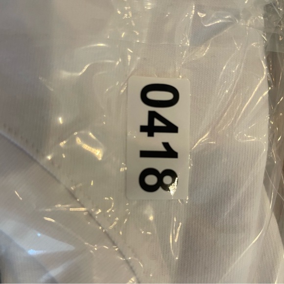 Vlone Tee Men’s Sz Small White All Over Logo Streetwear Skate  NWOT - Picture 7 of 7